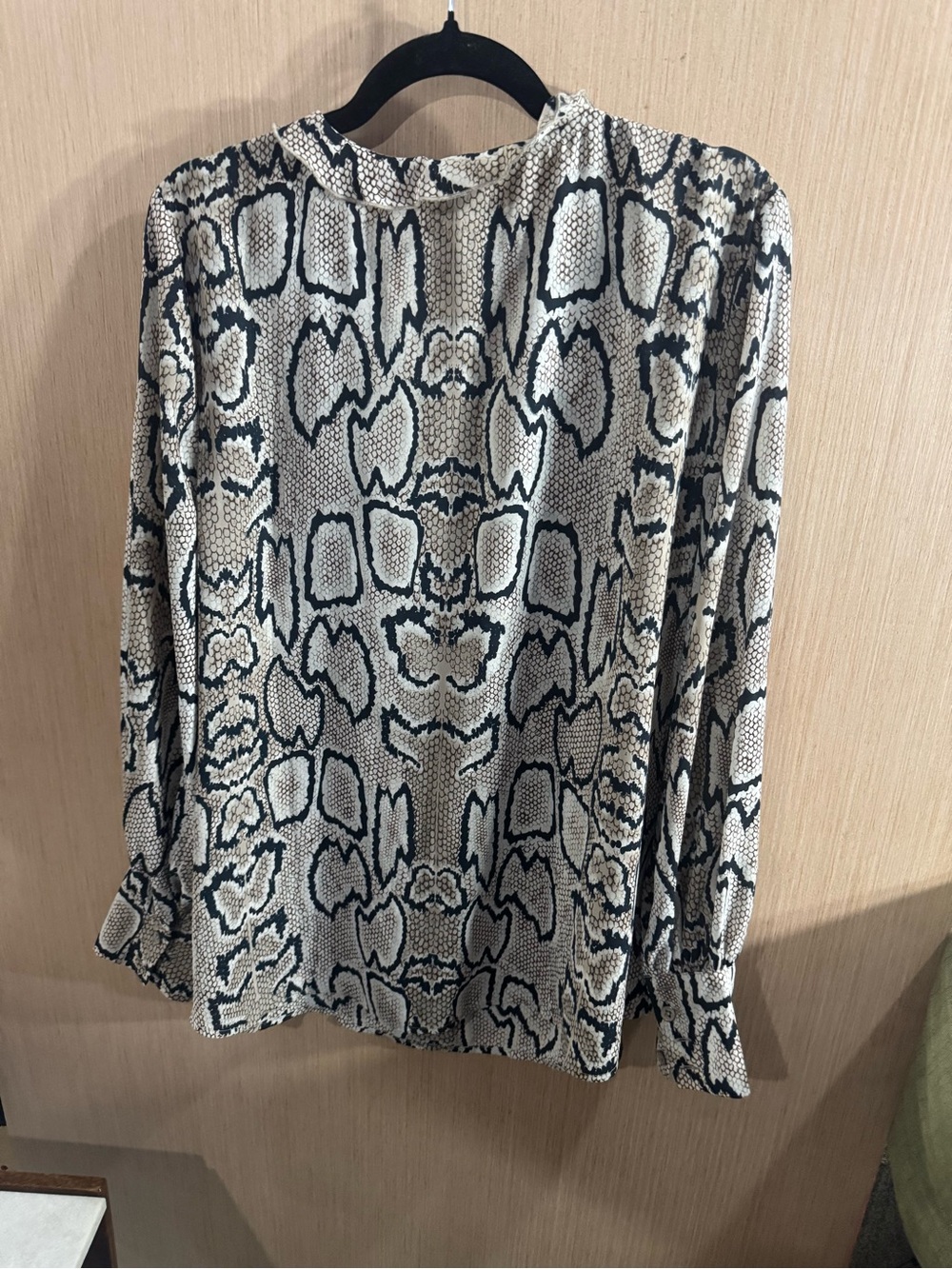 CAbi Snake-Print V-Neck Blouse in Cream & Black Size XL - Picture 5 of 5